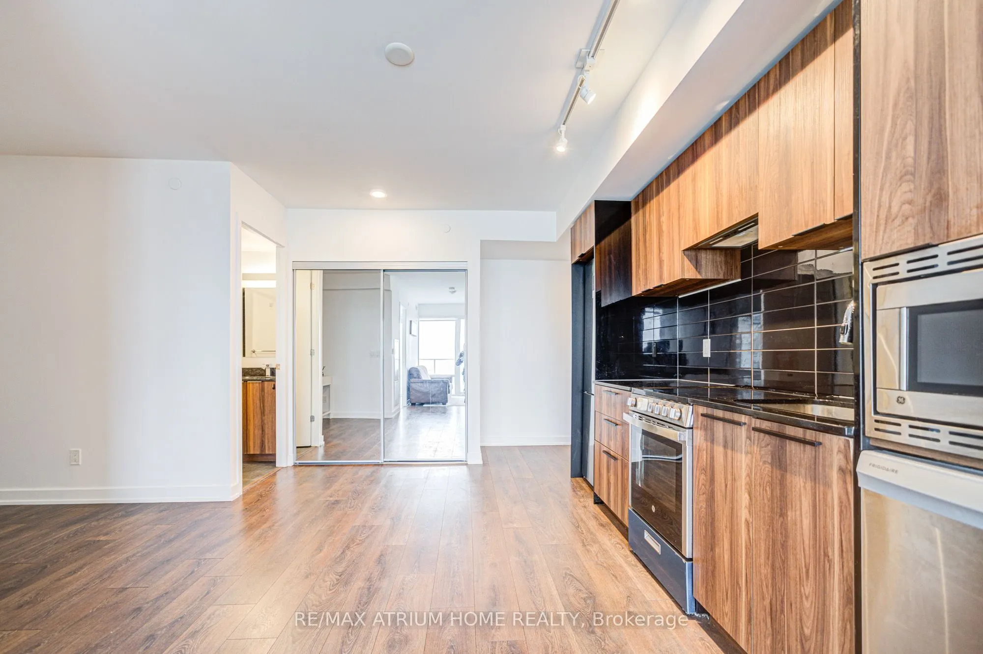 501 Yonge Street, #3207
