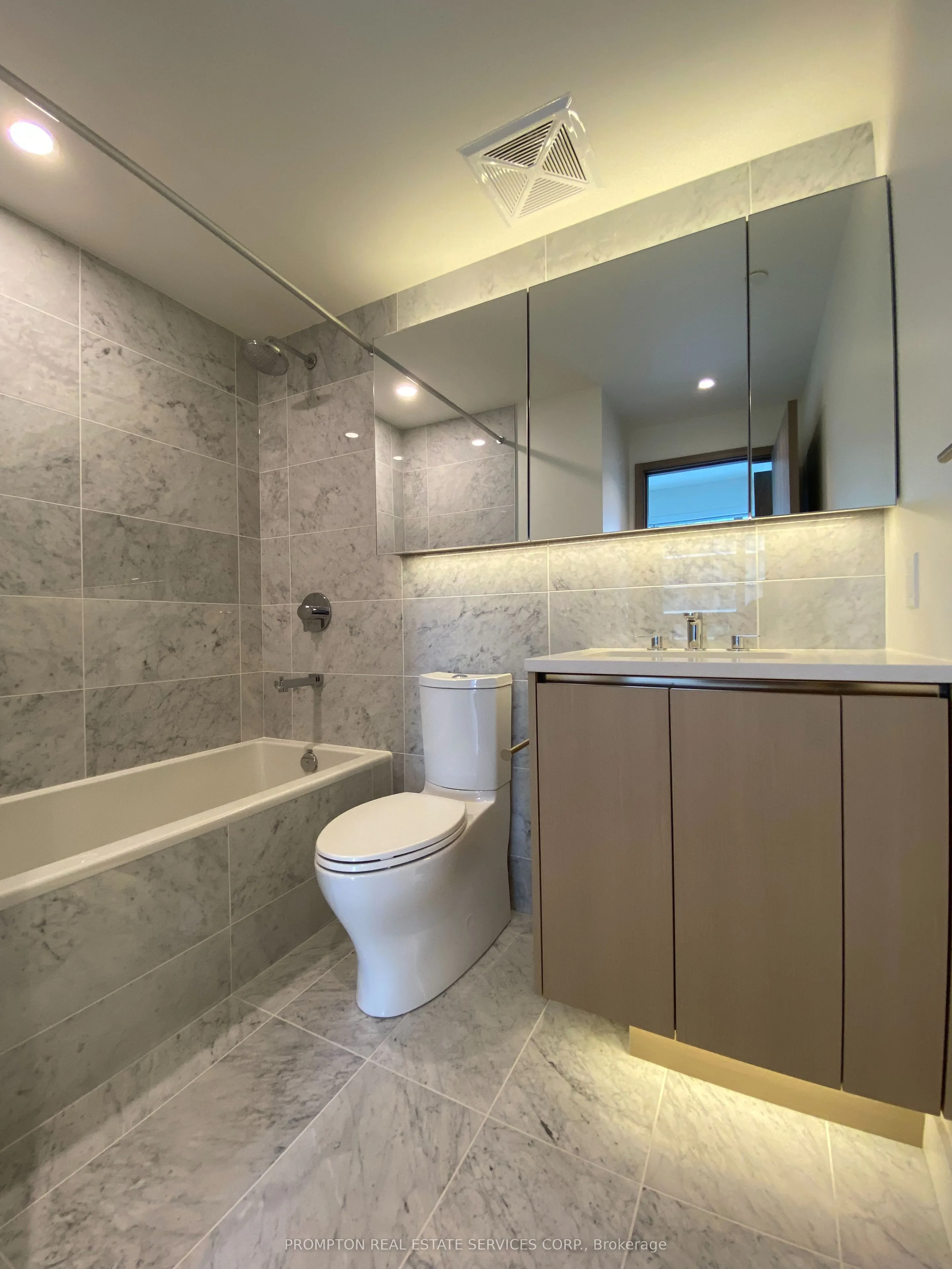 95 Mcmahon Drive, #2805