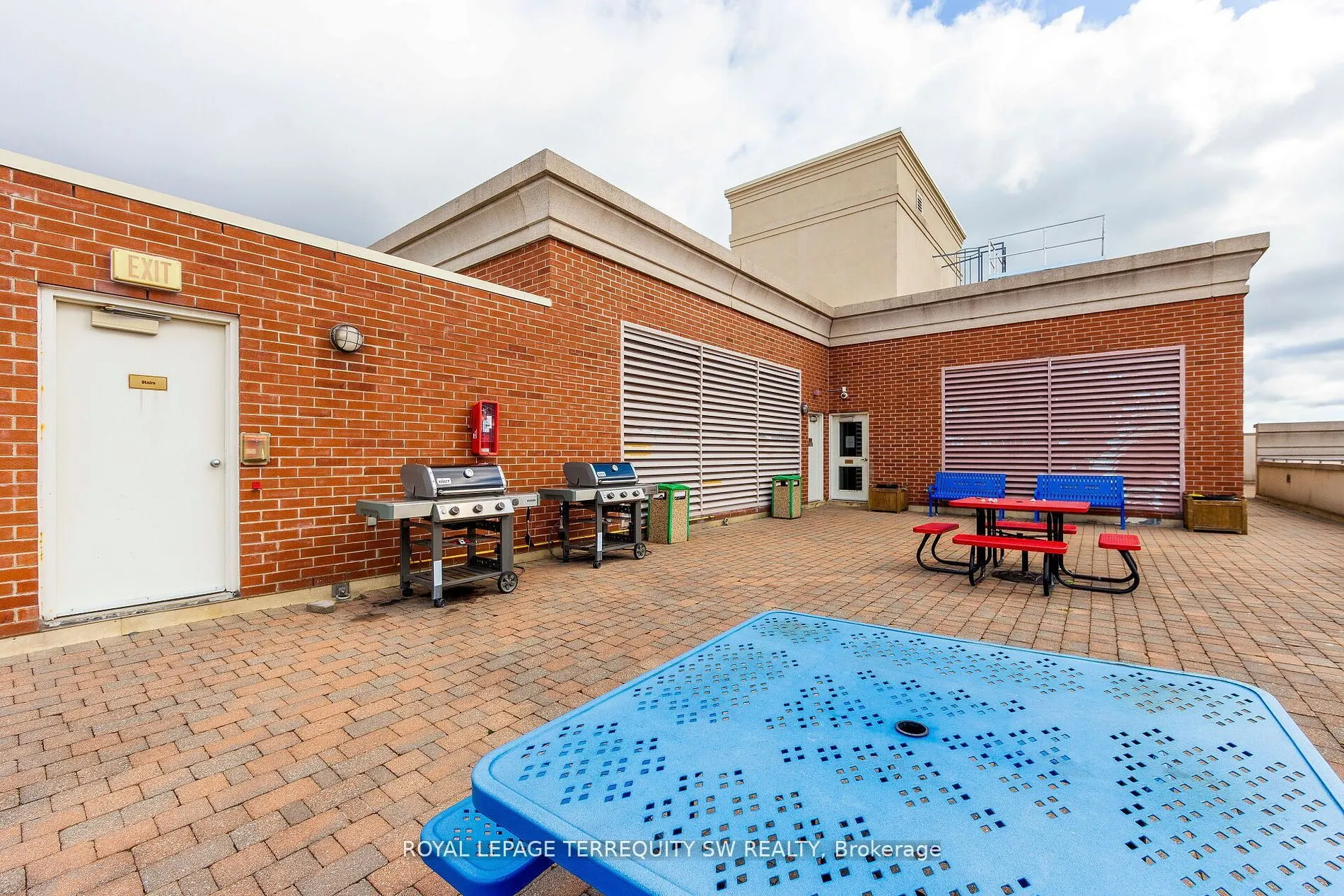 2 Clairtrell Road, #208