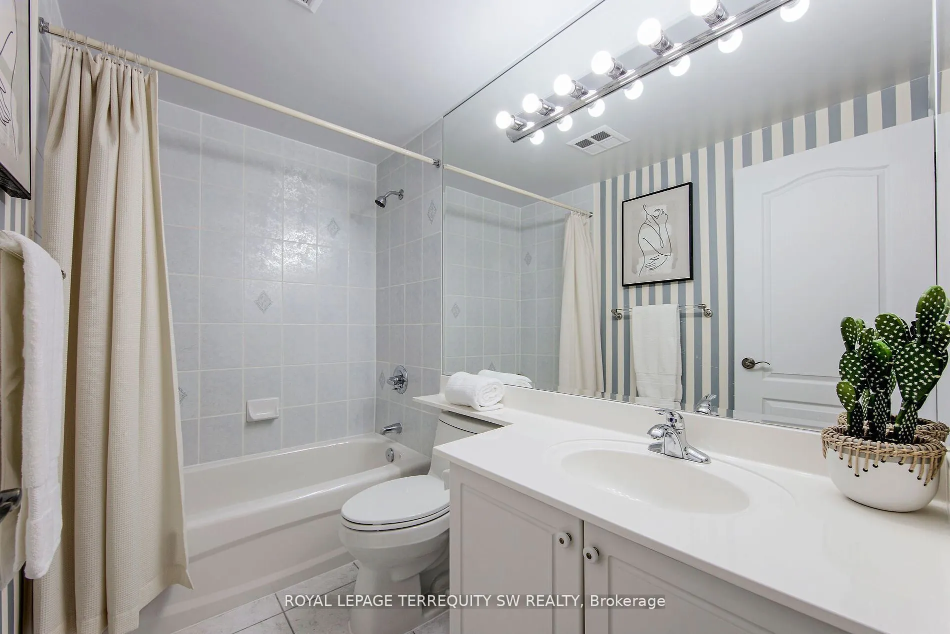 2 Clairtrell Road, #208