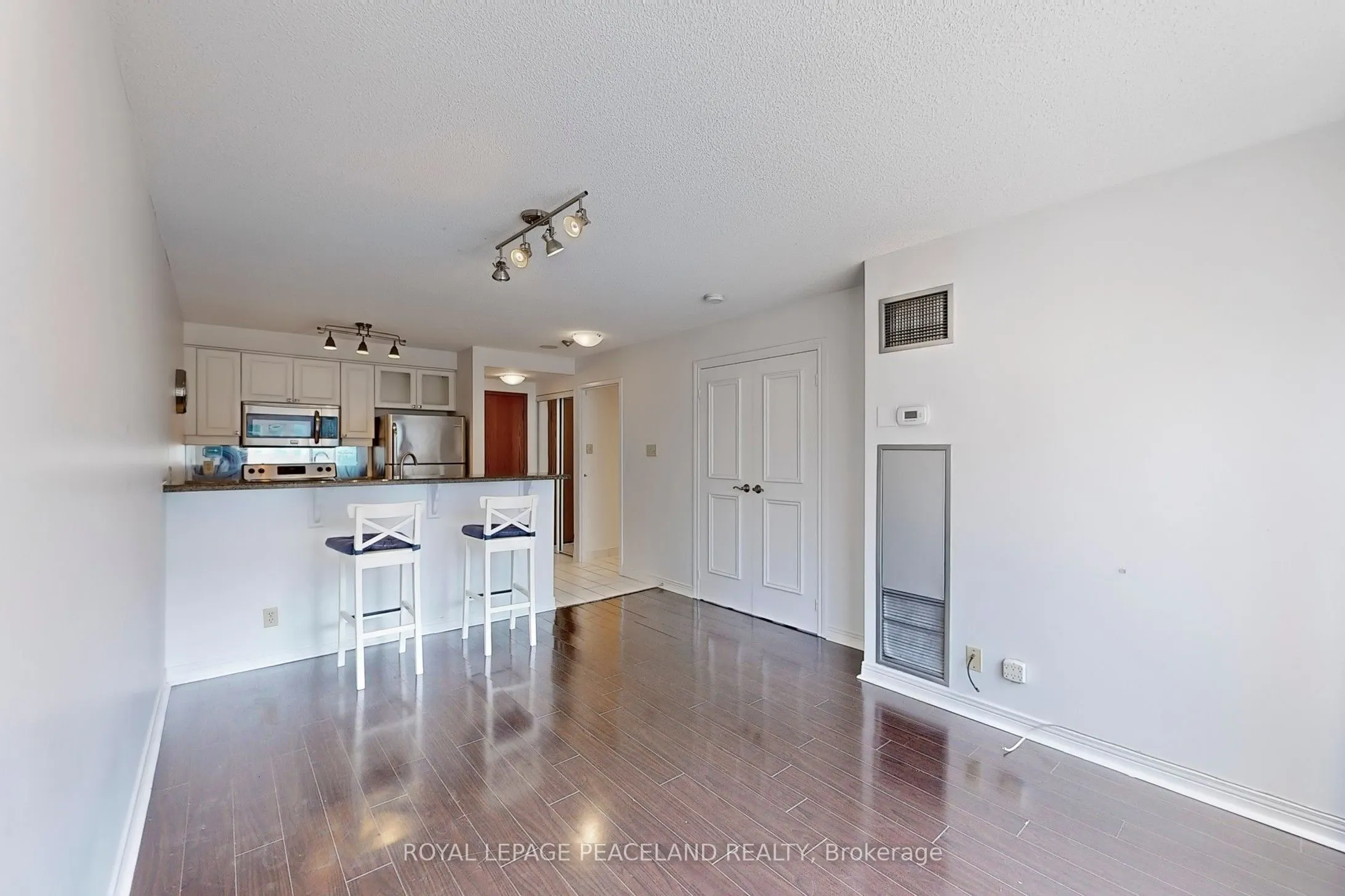 10 Queens Quay W, #1009