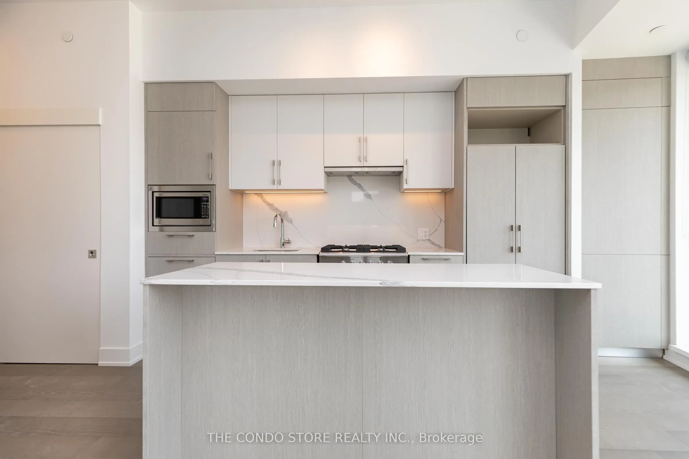 8 Manor Road W, #302