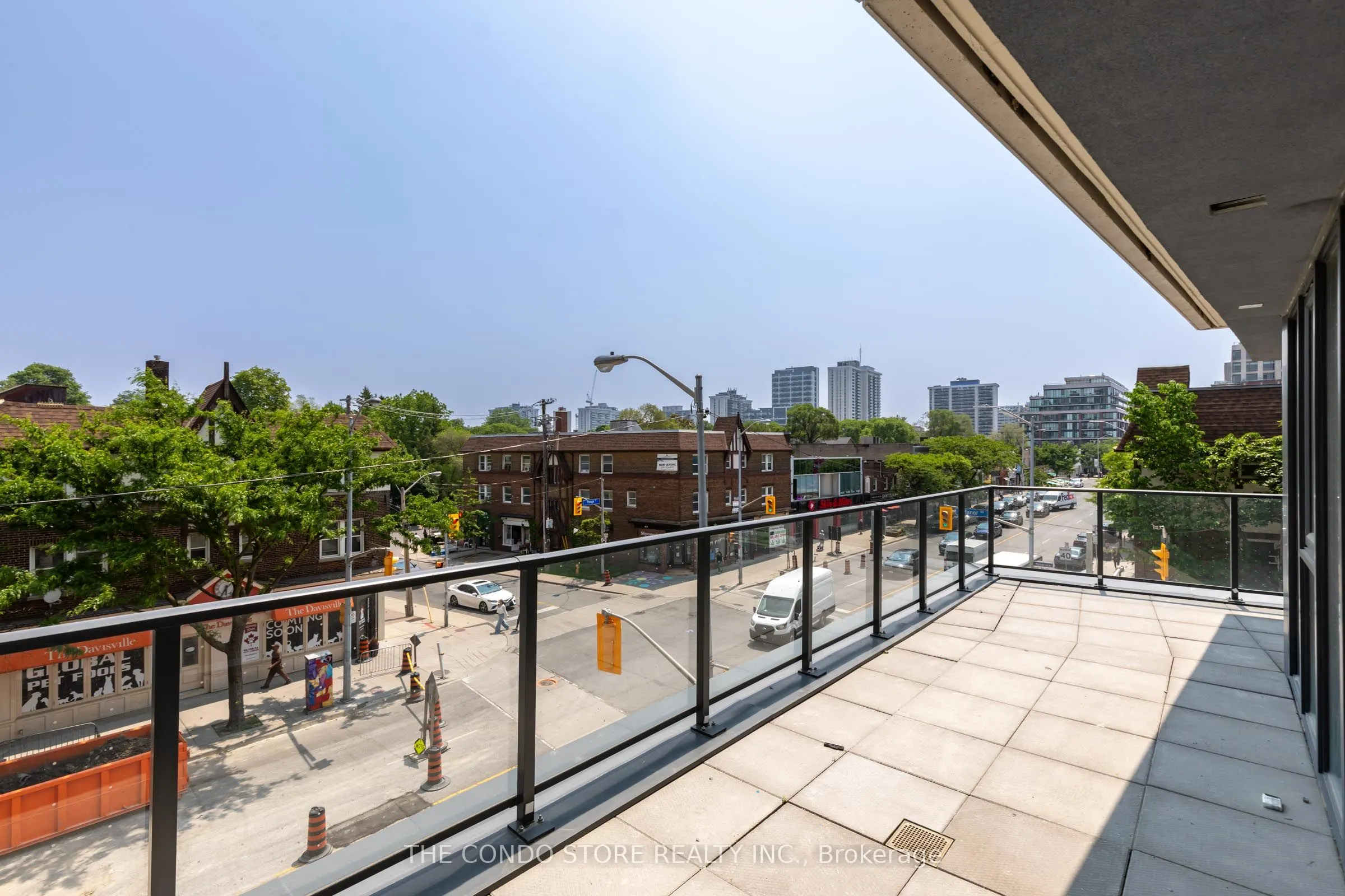 8 Manor Road W, #302