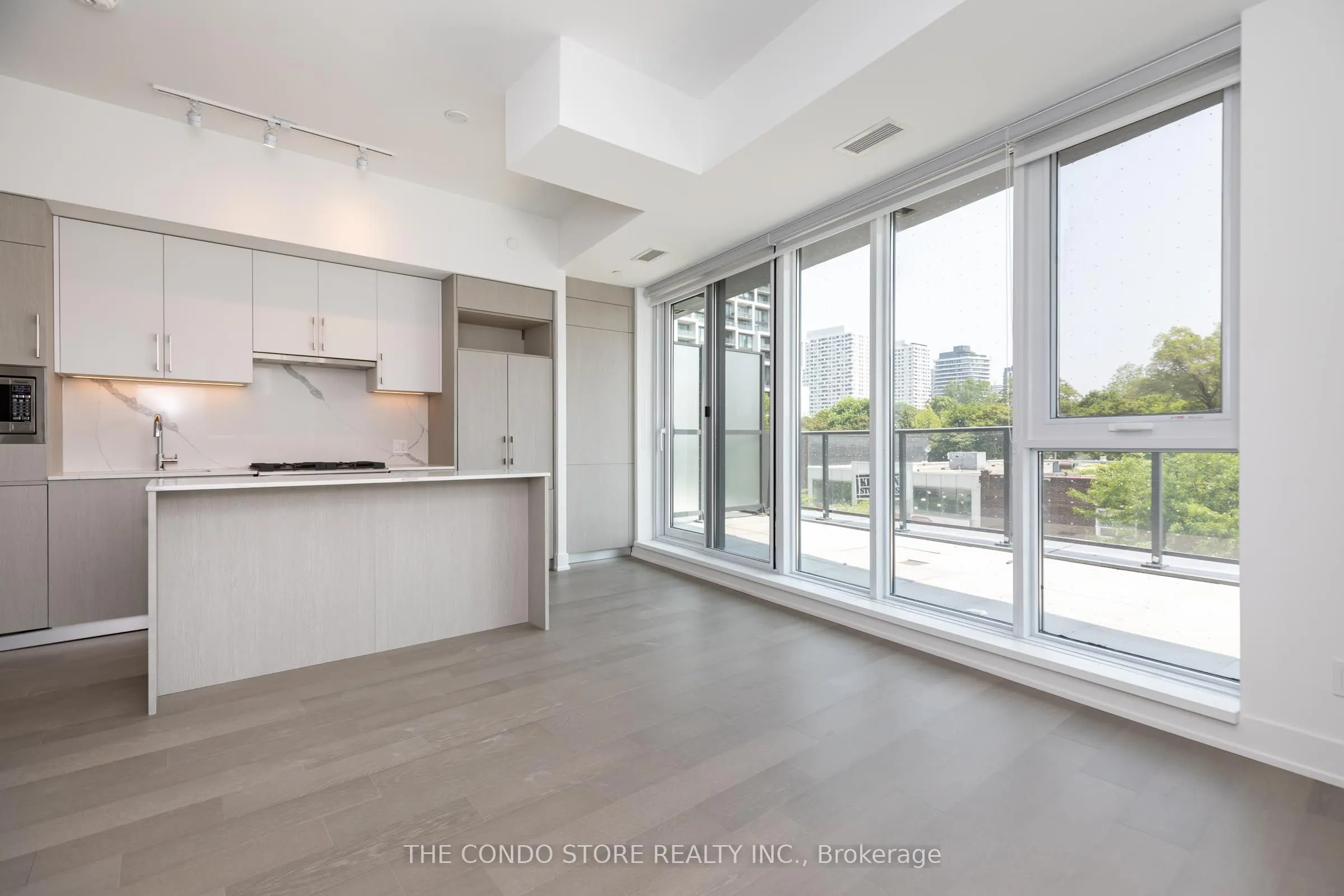 8 Manor Road W, #302