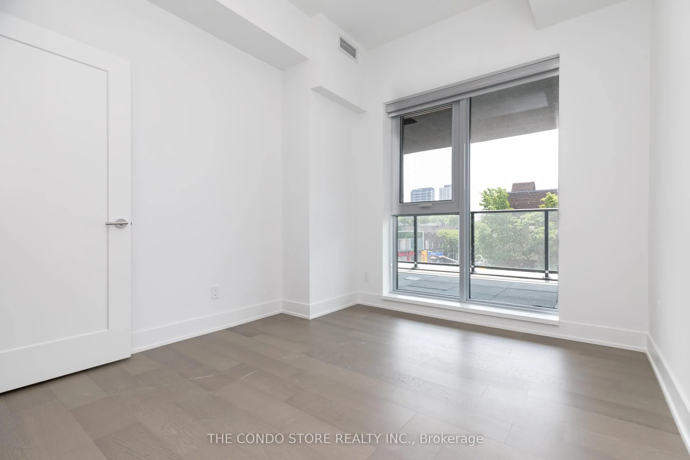8 Manor Road W, #302