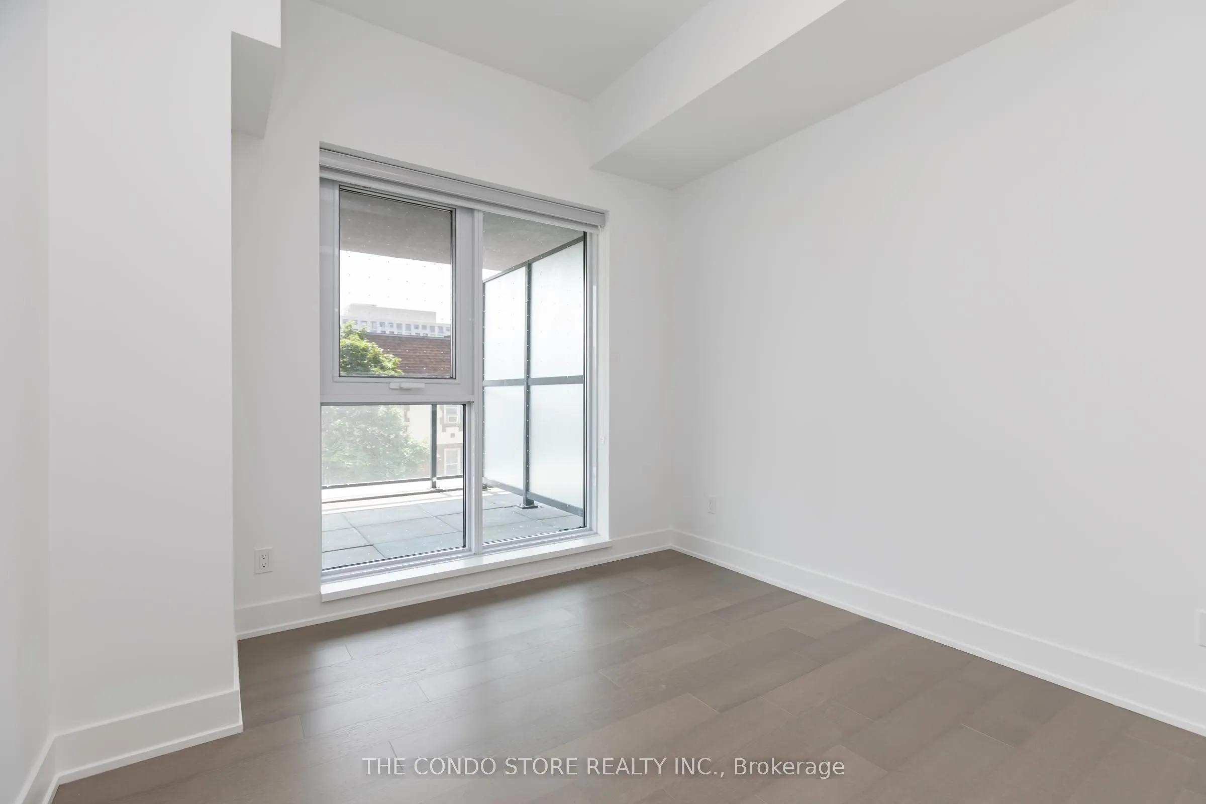 8 Manor Road W, #302