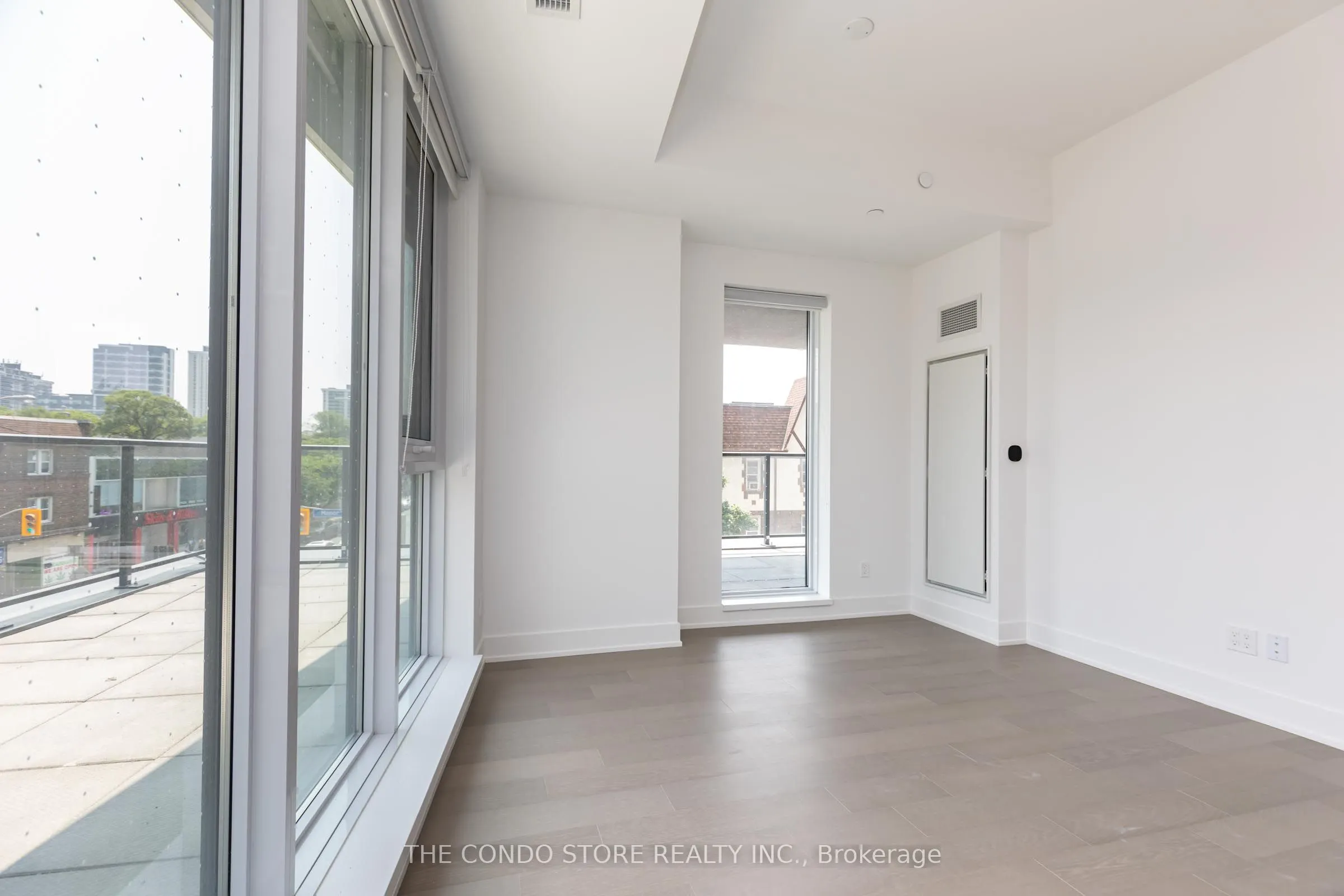8 Manor Road W, #302