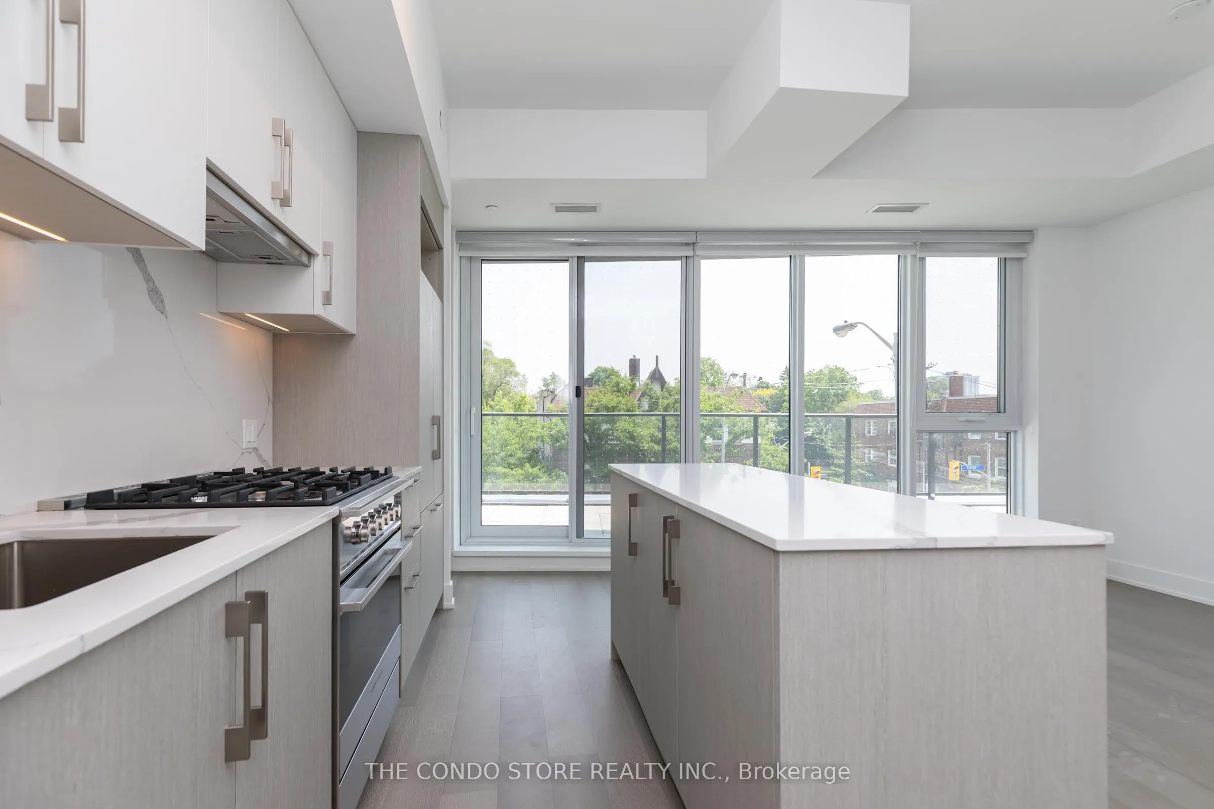 8 Manor Road W, #302