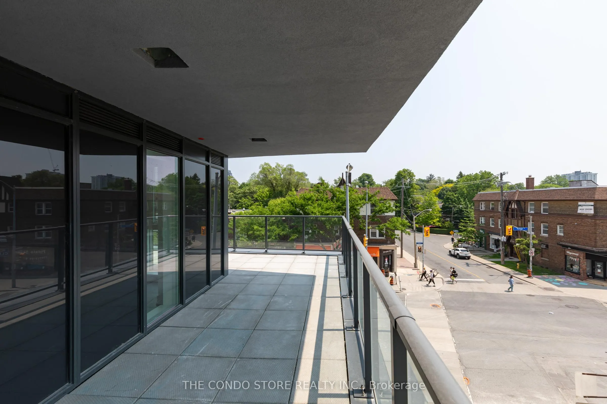 8 Manor Road W, #302