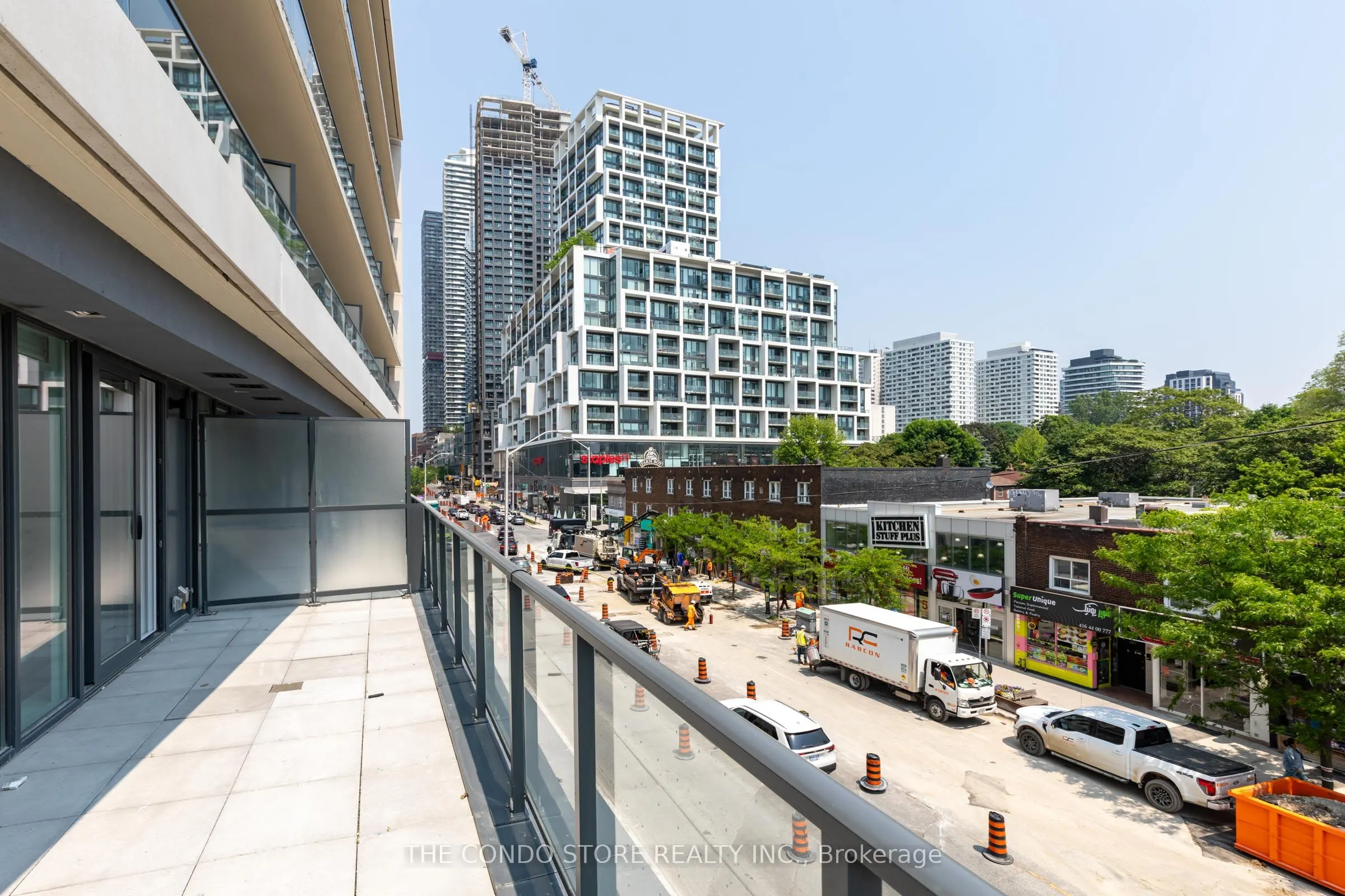 8 Manor Road W, #302