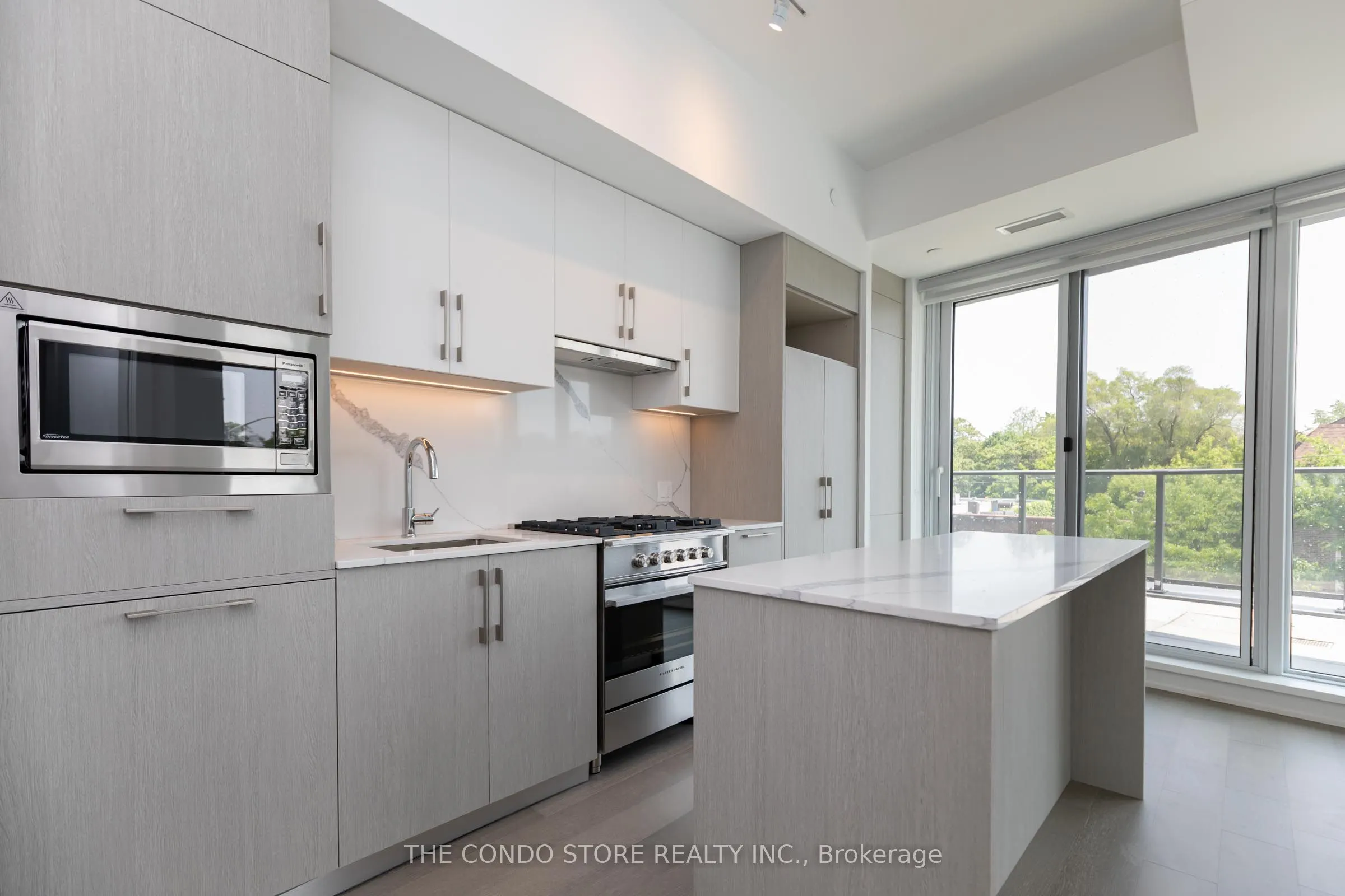 8 Manor Road W, #302