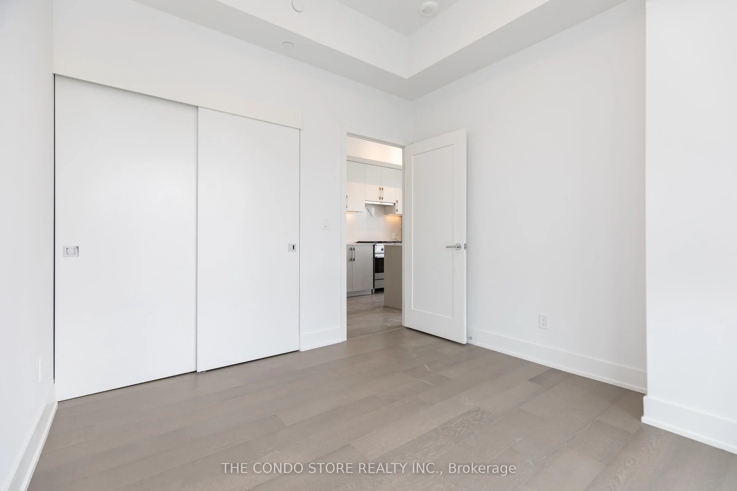 8 Manor Road W, #302