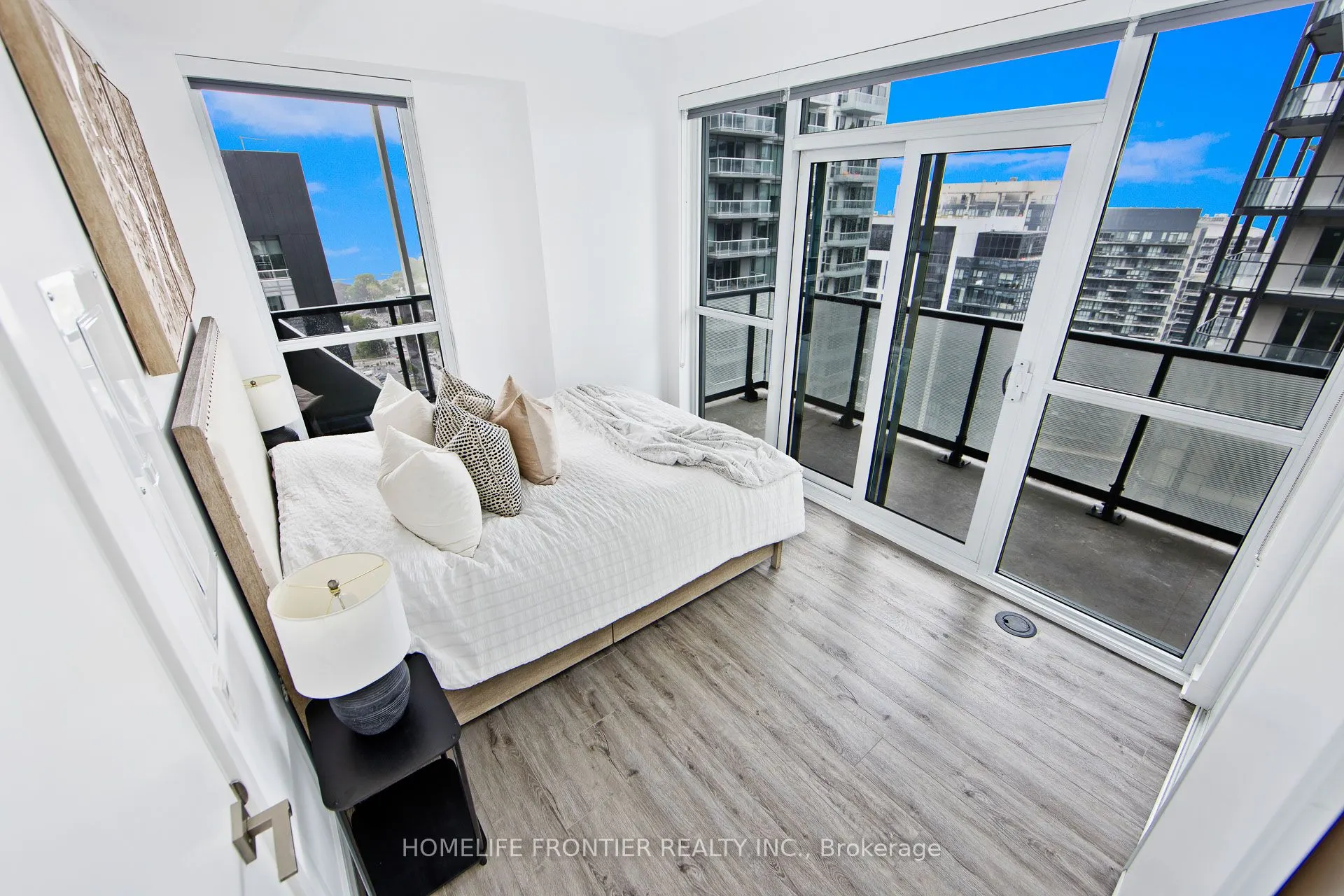 50 Ordnance Street, #2702