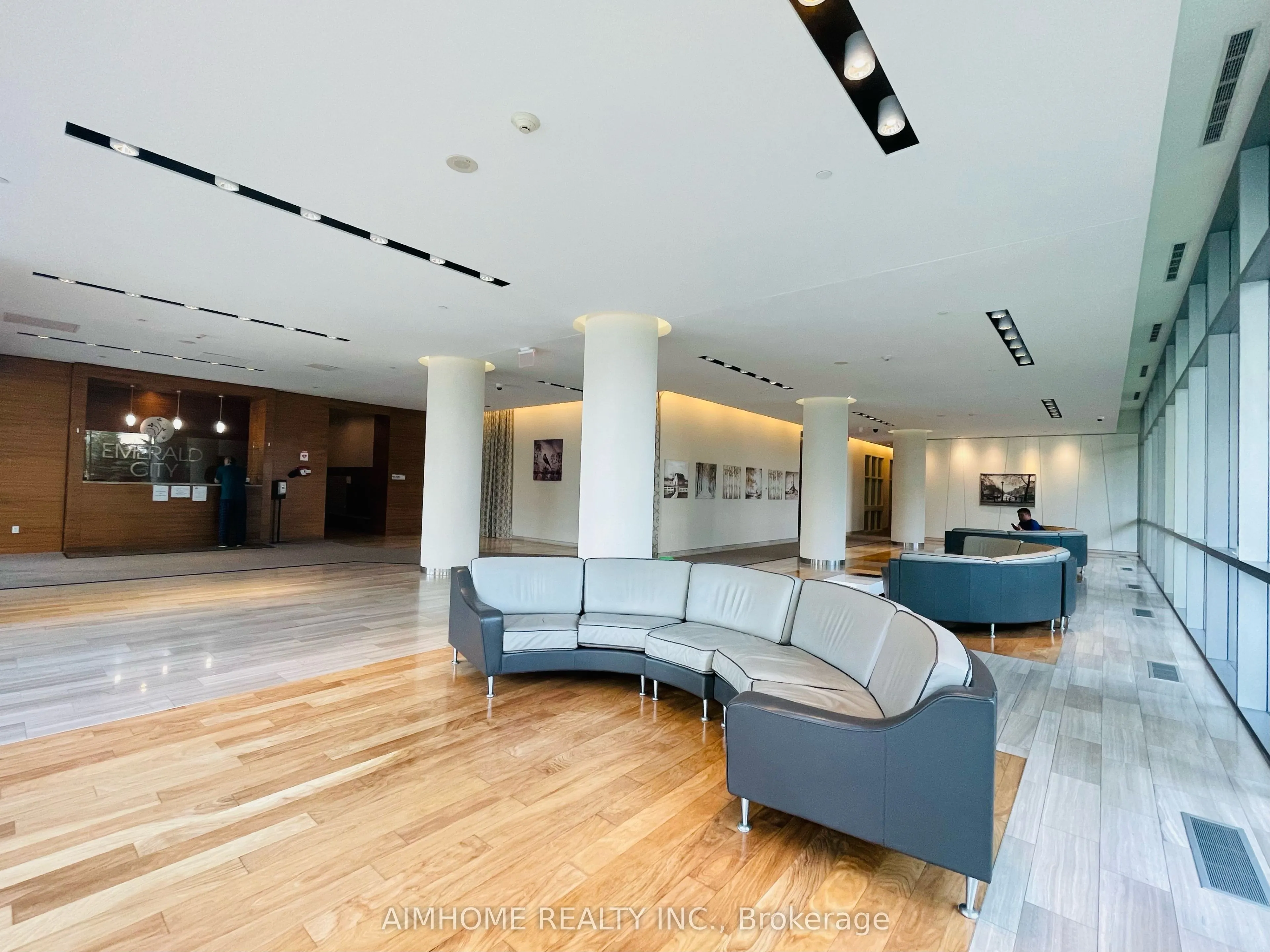 66 Forest Manor Road, #1807