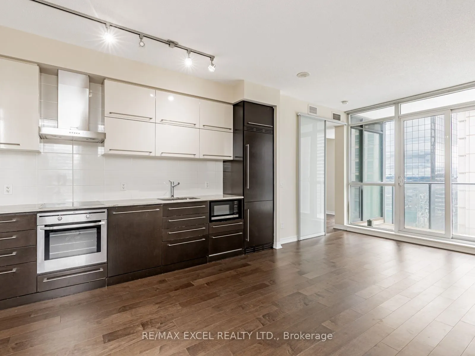 770 Bay Street, #Ph306