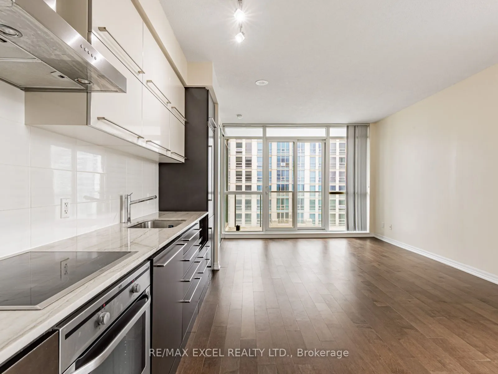 770 Bay Street, #Ph306