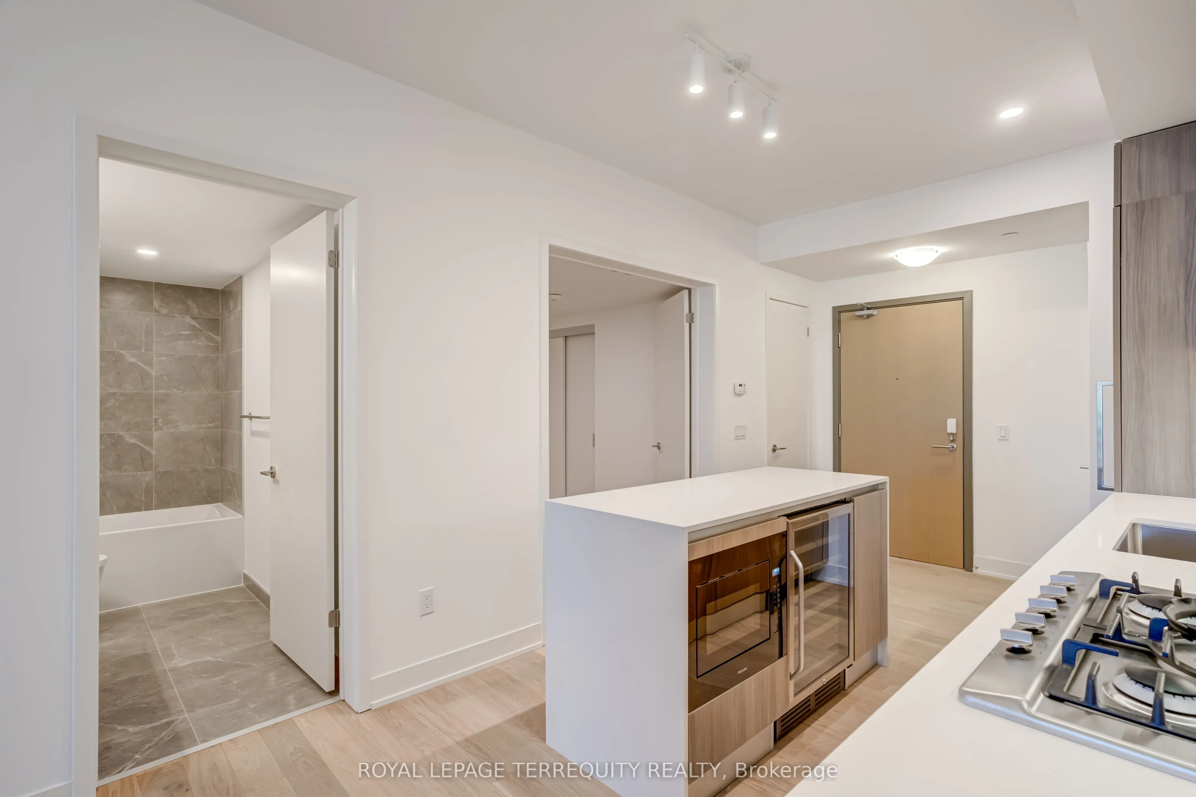 200 Keewatin Avenue, #301