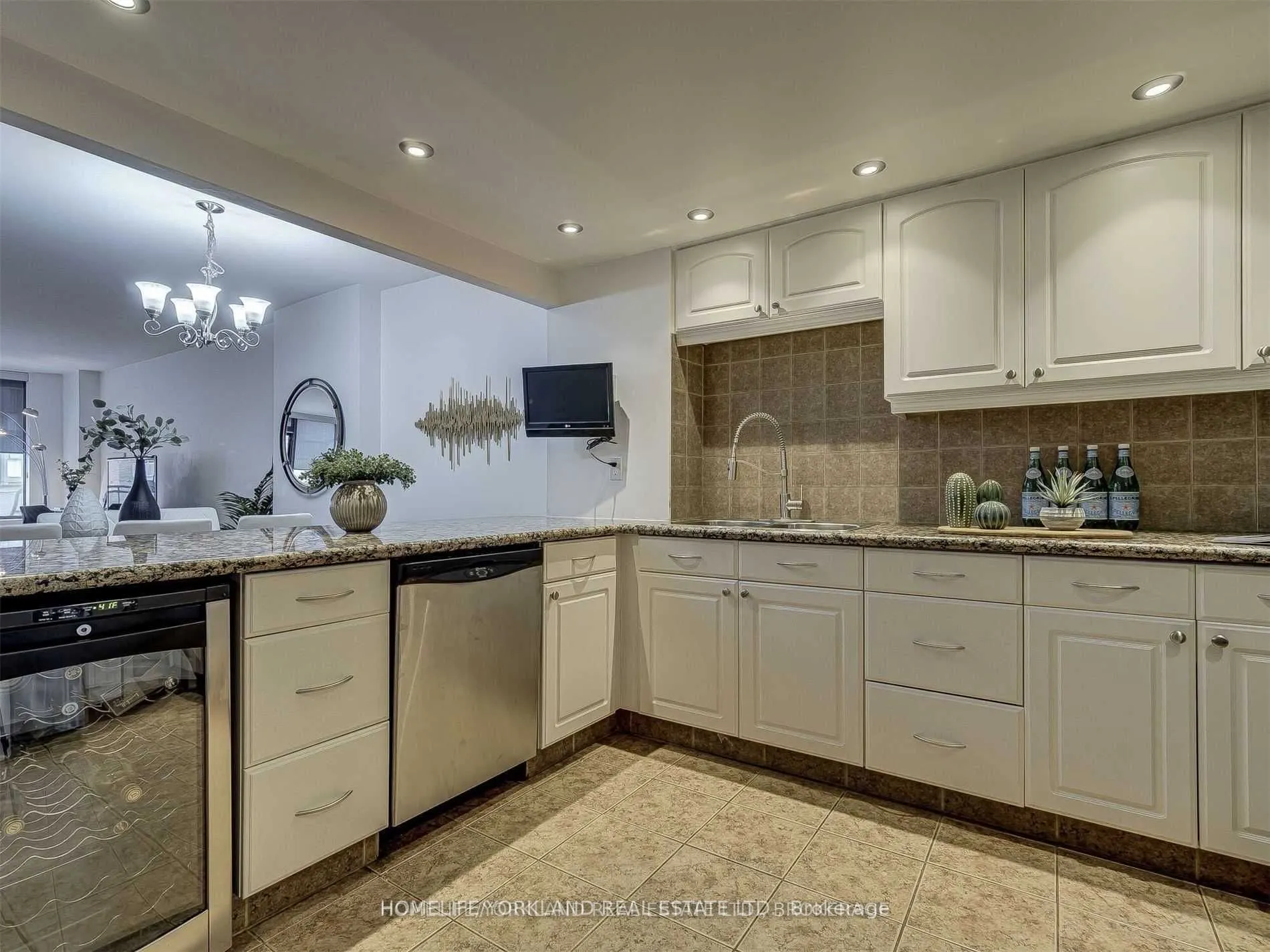 71 Front Street E, #402
