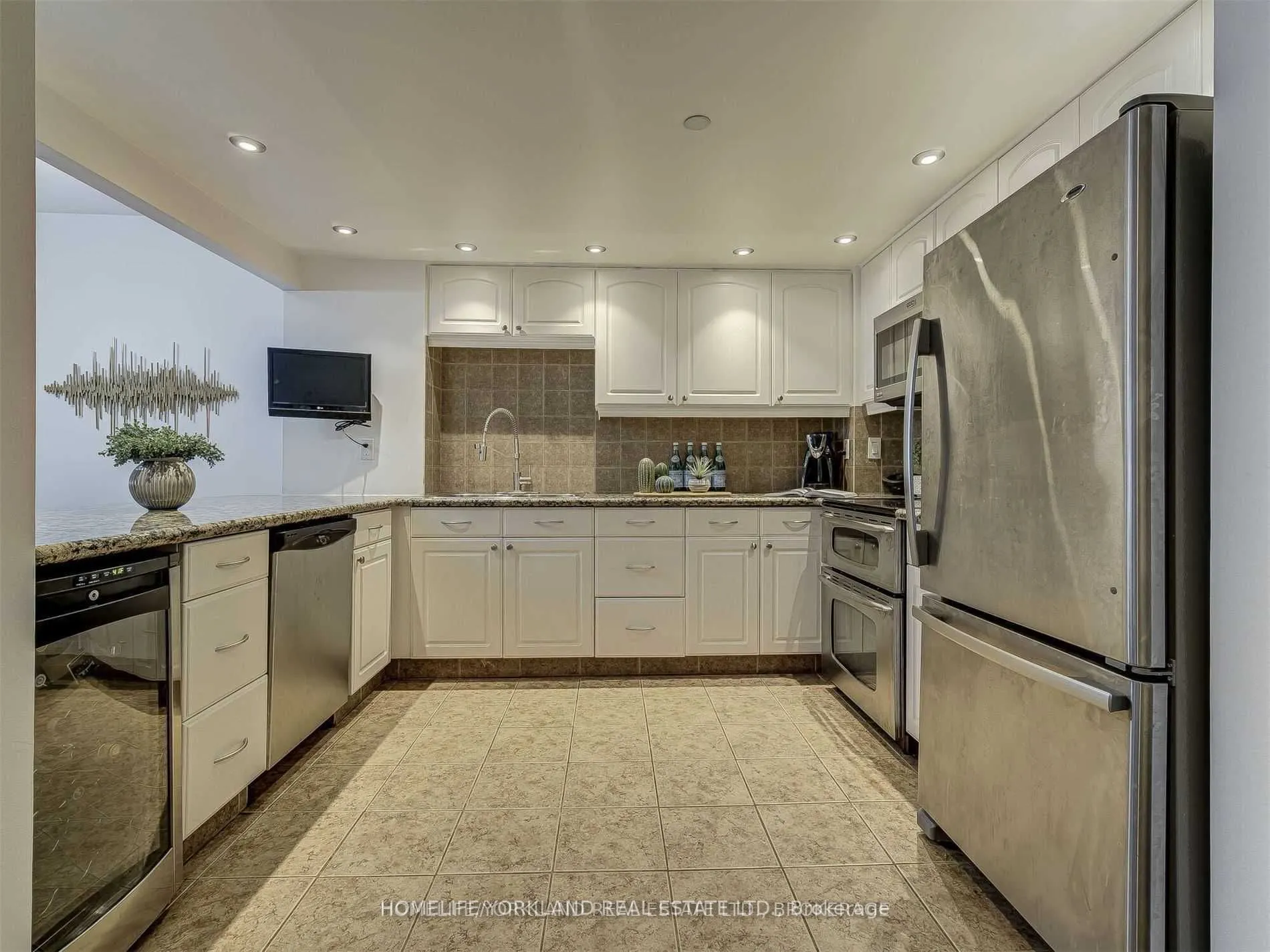71 Front Street E, #402