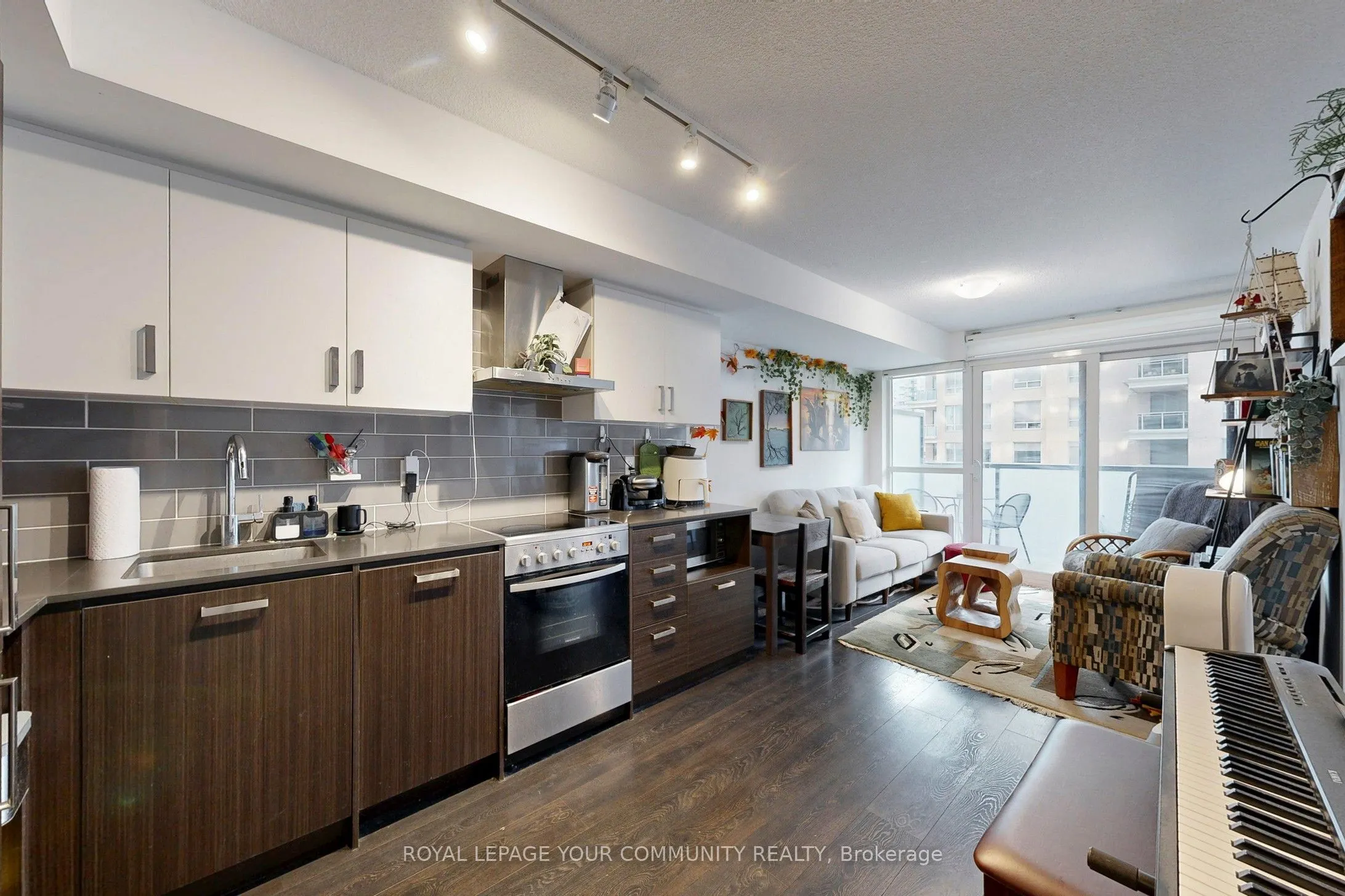 125 Redpath Avenue, #410