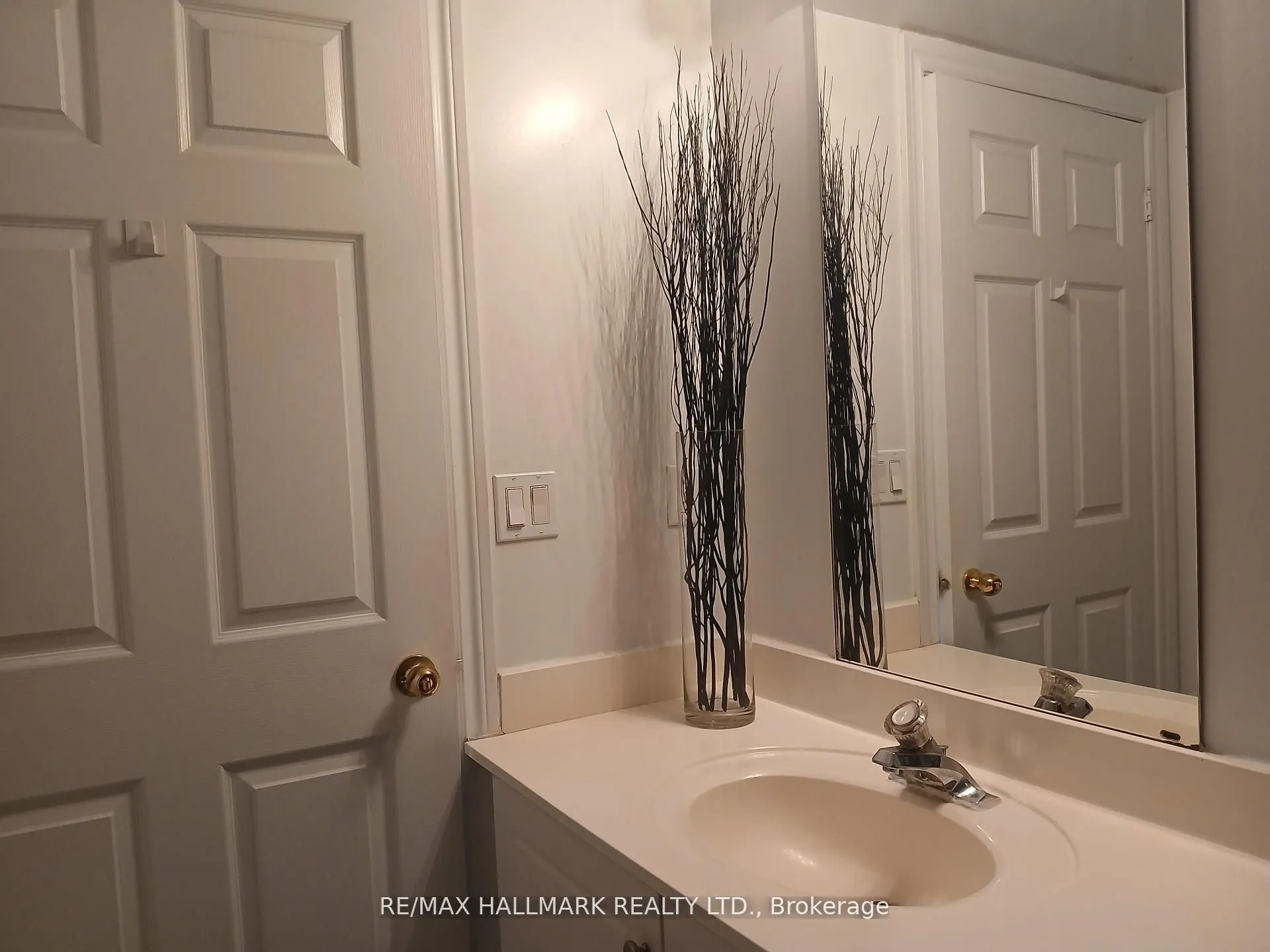1720 Eglinton Avenue E, #503