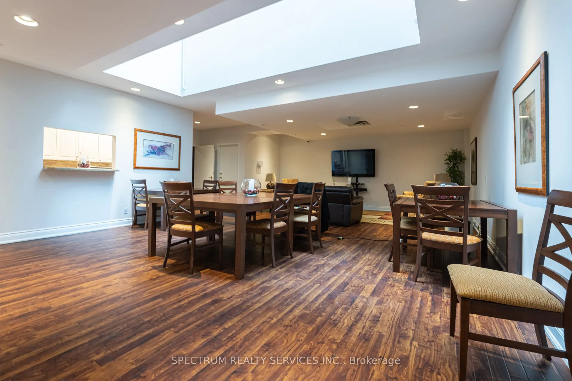 980 Yonge Street, #205