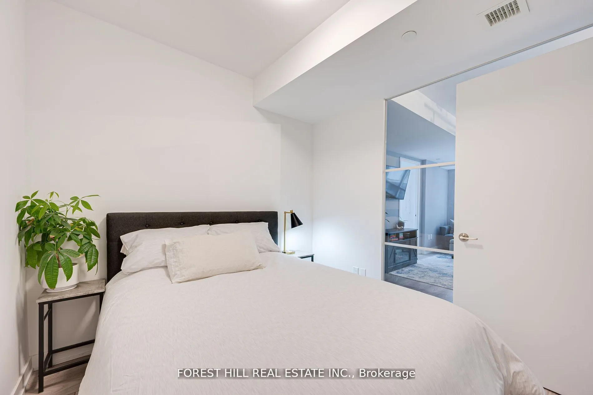 8 Tippett Road, #411