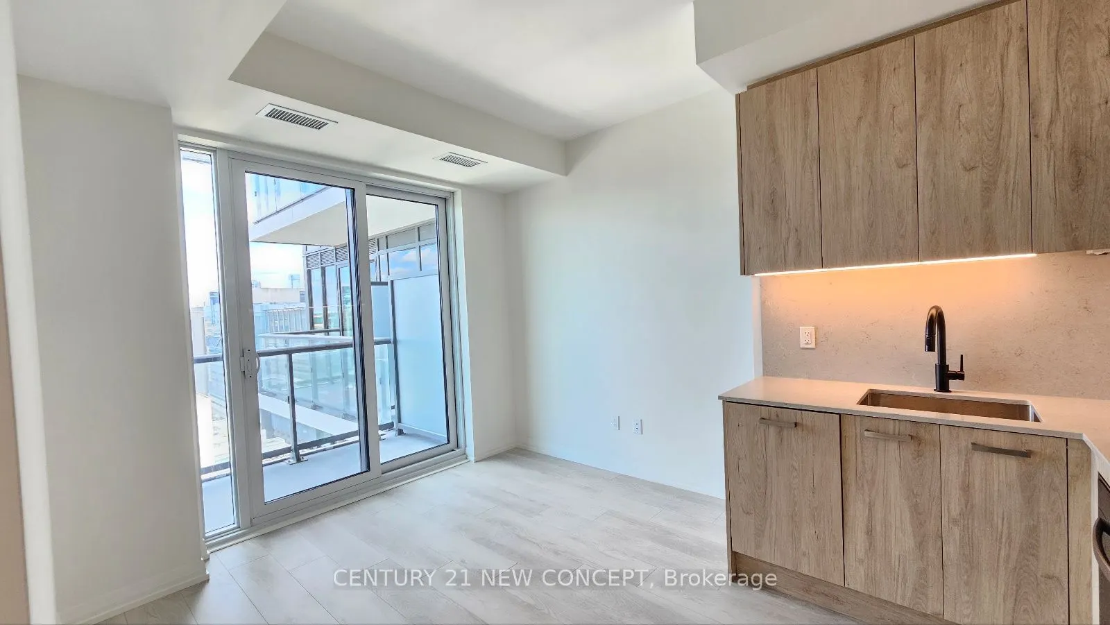 280 Dundas Street W, #2513