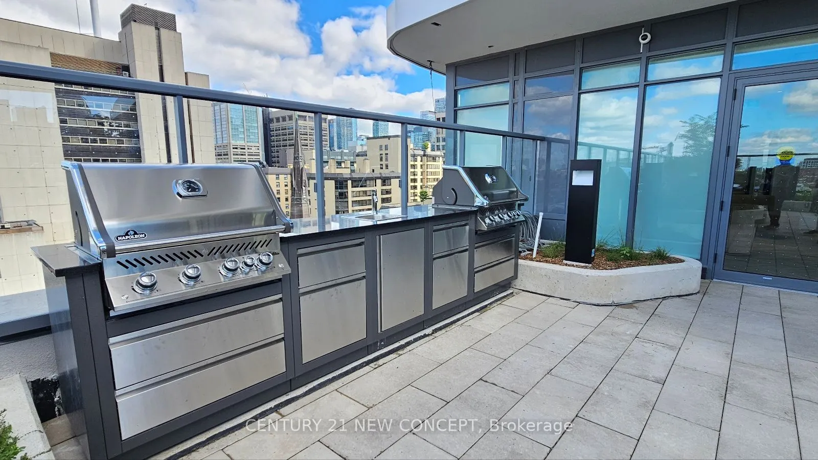 280 Dundas Street W, #2513