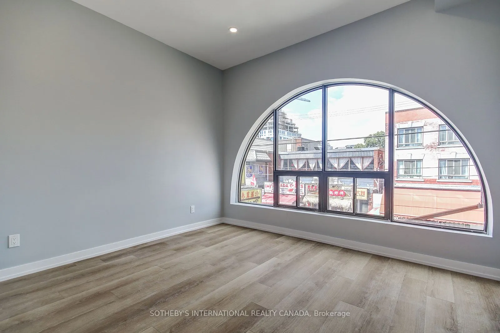 453 Dundas Street W, #2