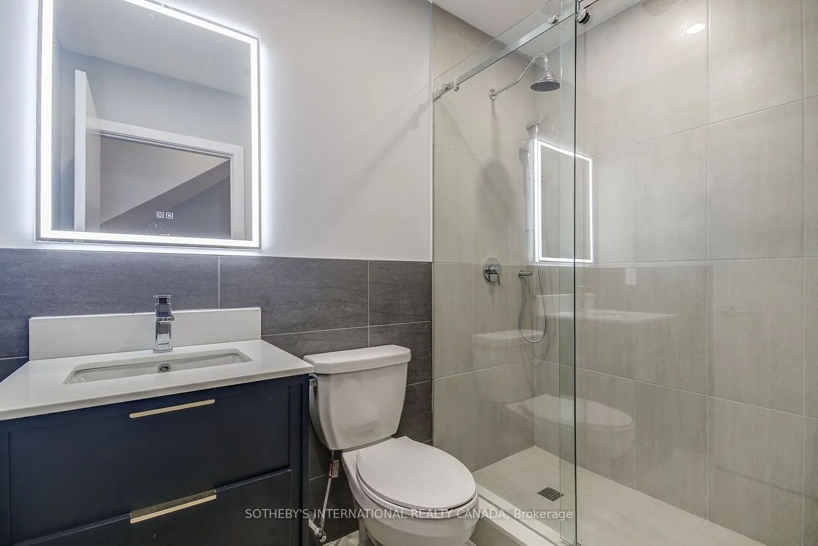 453 Dundas Street W, #2