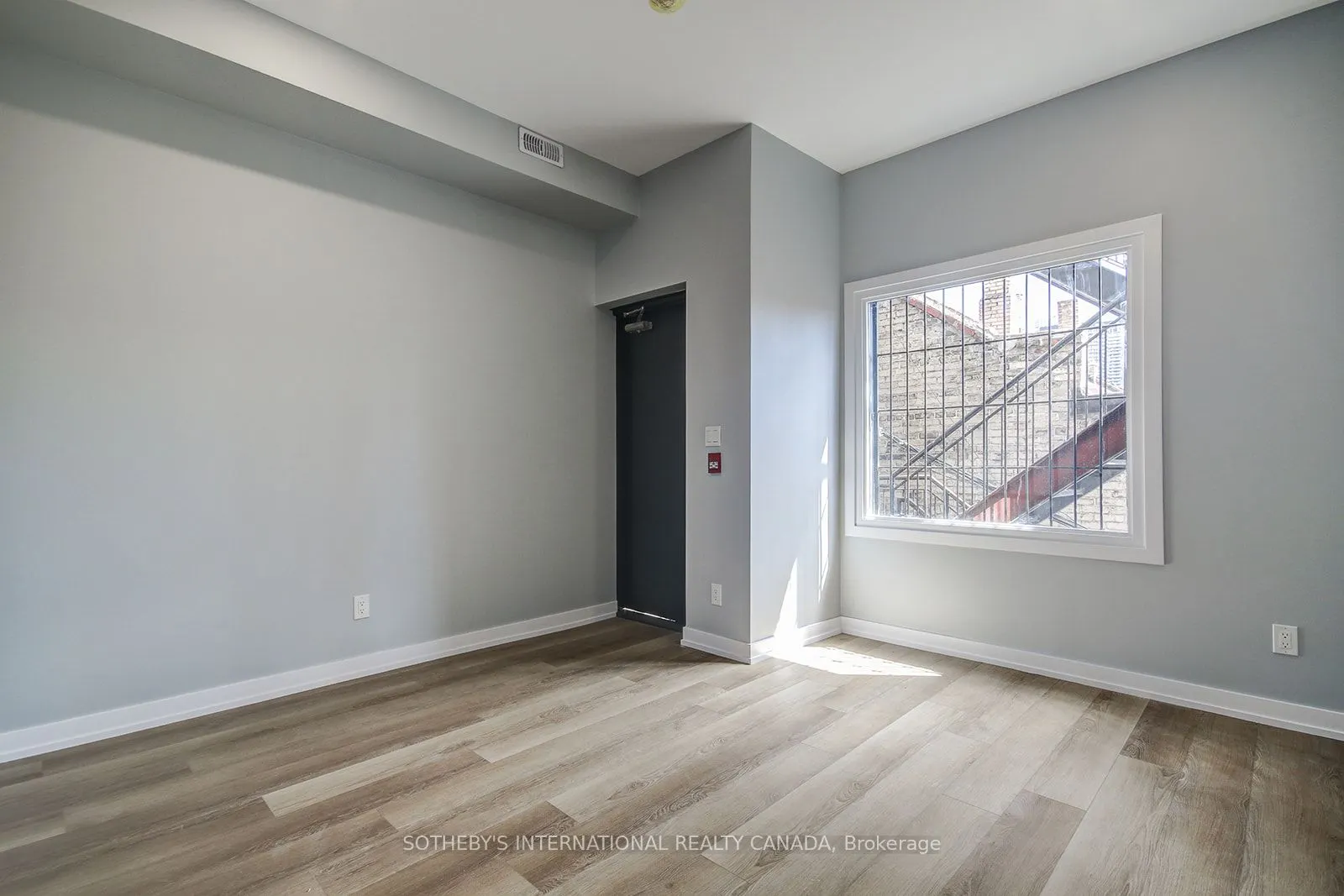 453 Dundas Street W, #2