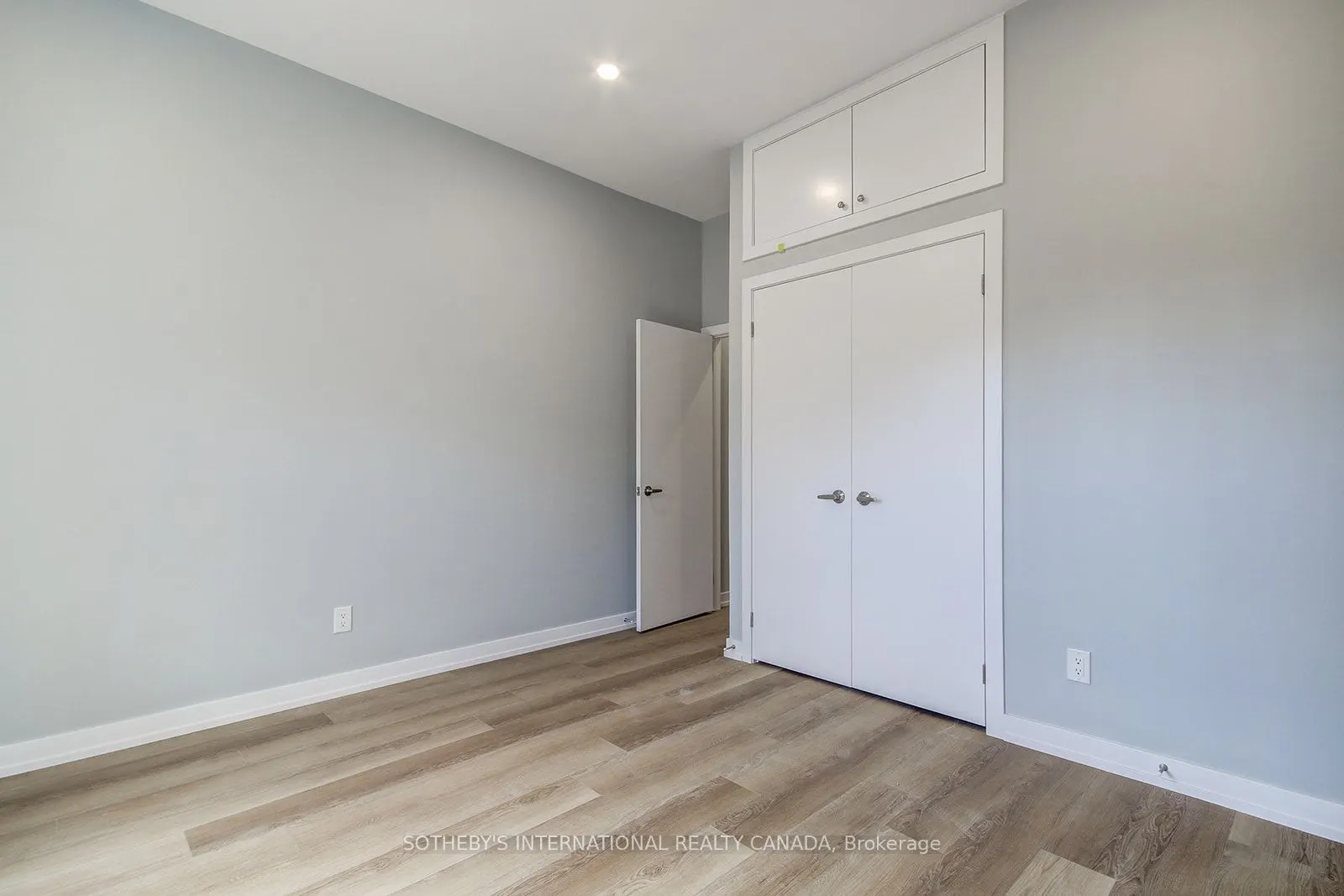 453 Dundas Street W, #2