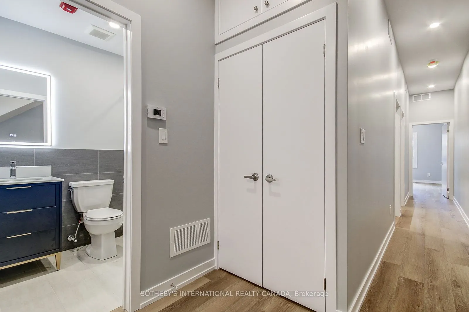 453 Dundas Street W, #2