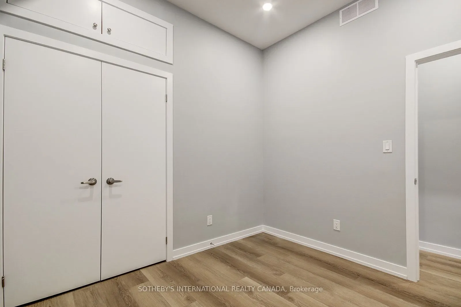 453 Dundas Street W, #2