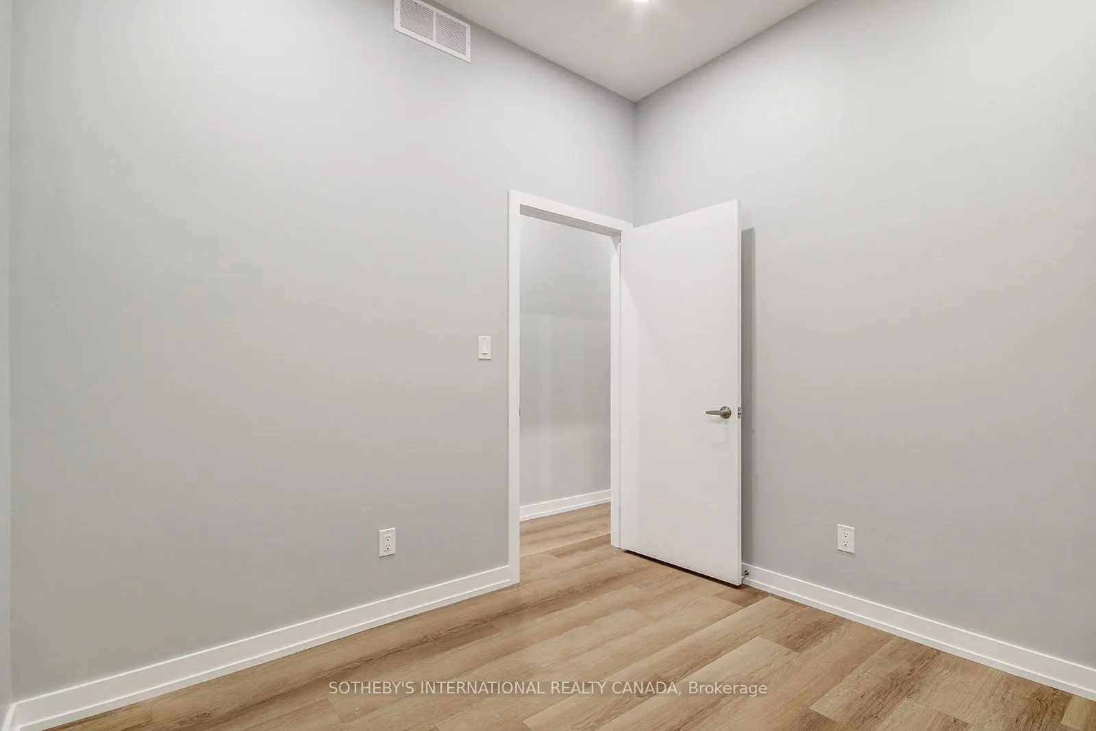 453 Dundas Street W, #2