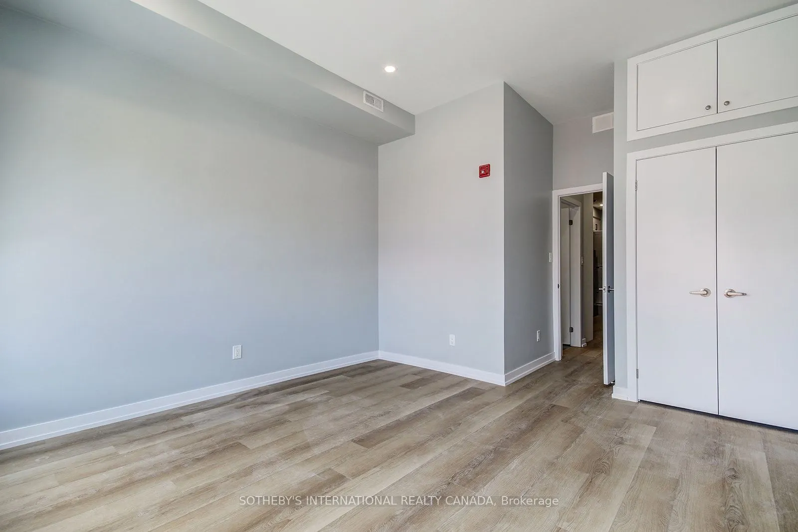 453 Dundas Street W, #2