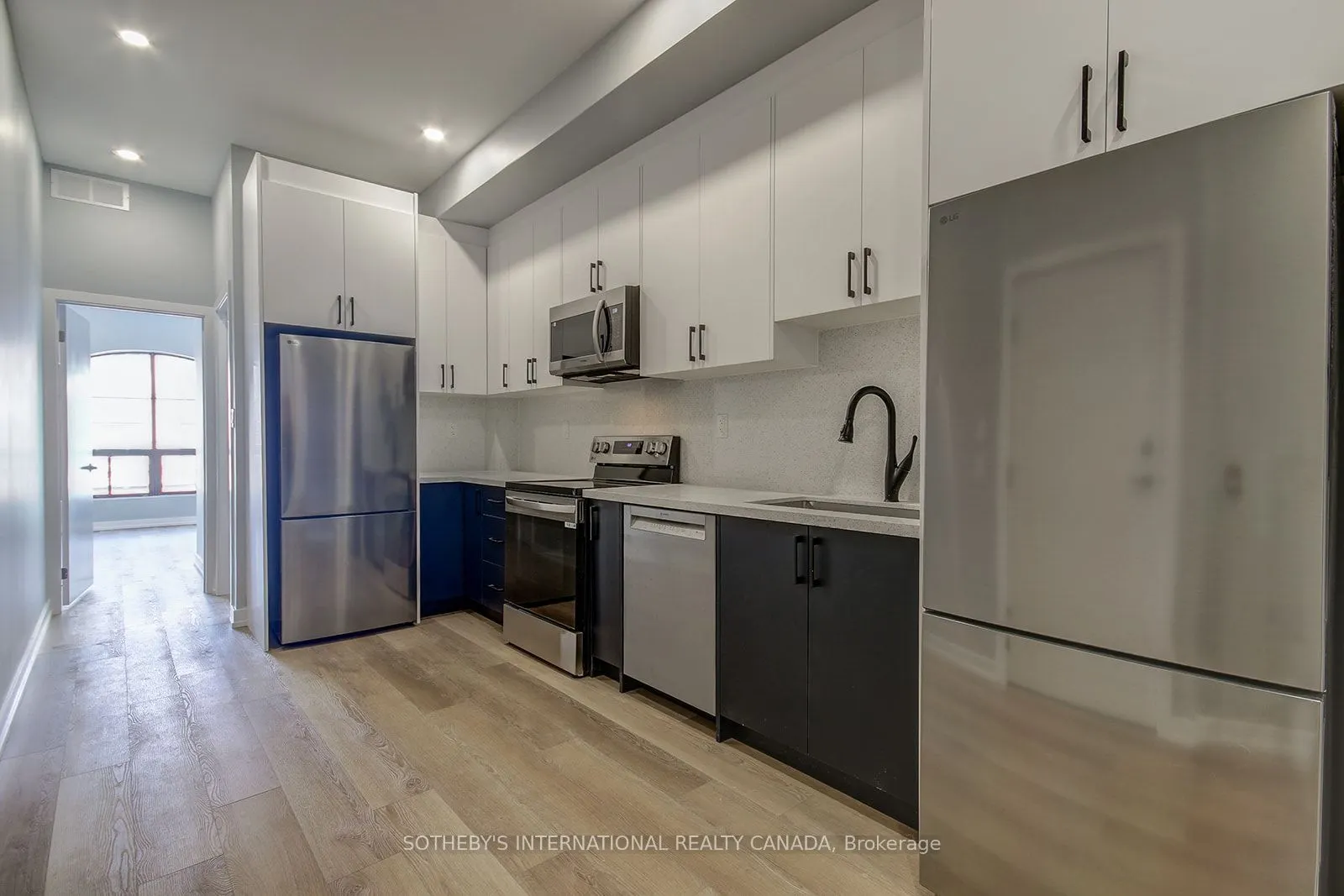 453 Dundas Street W, #2