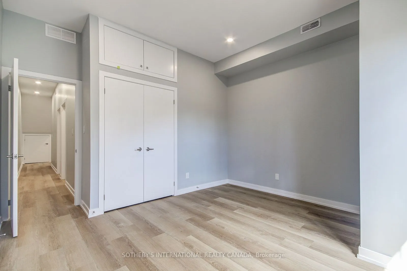 453 Dundas Street W, #2