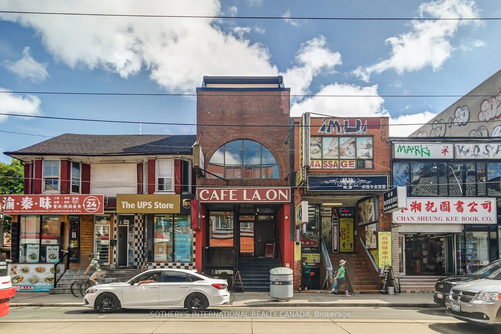 453 Dundas Street W, #2