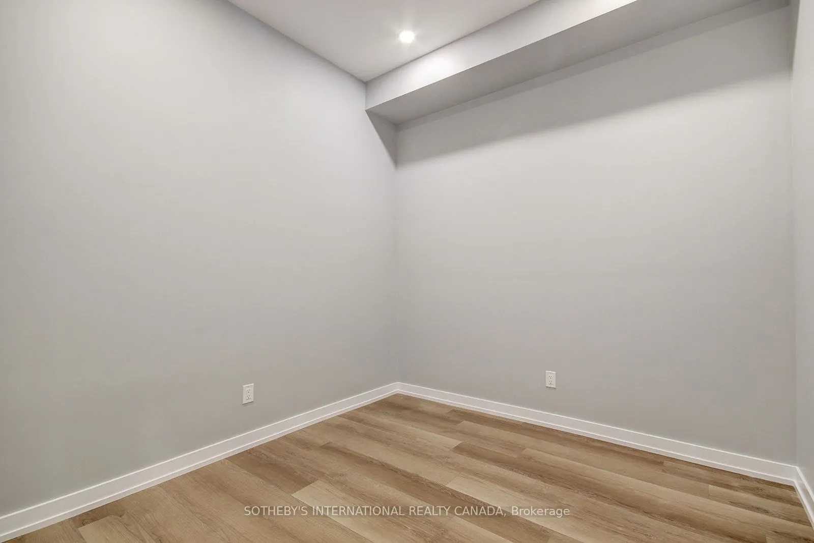 453 Dundas Street W, #2