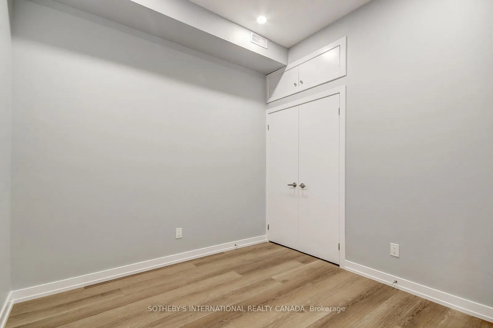 453 Dundas Street W, #2