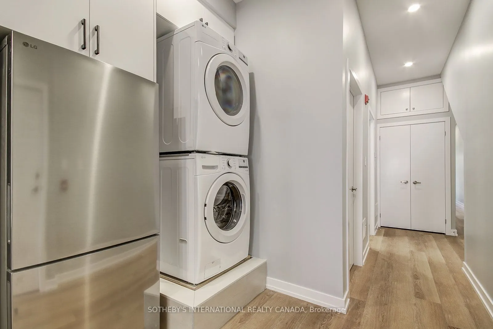 453 Dundas Street W, #2