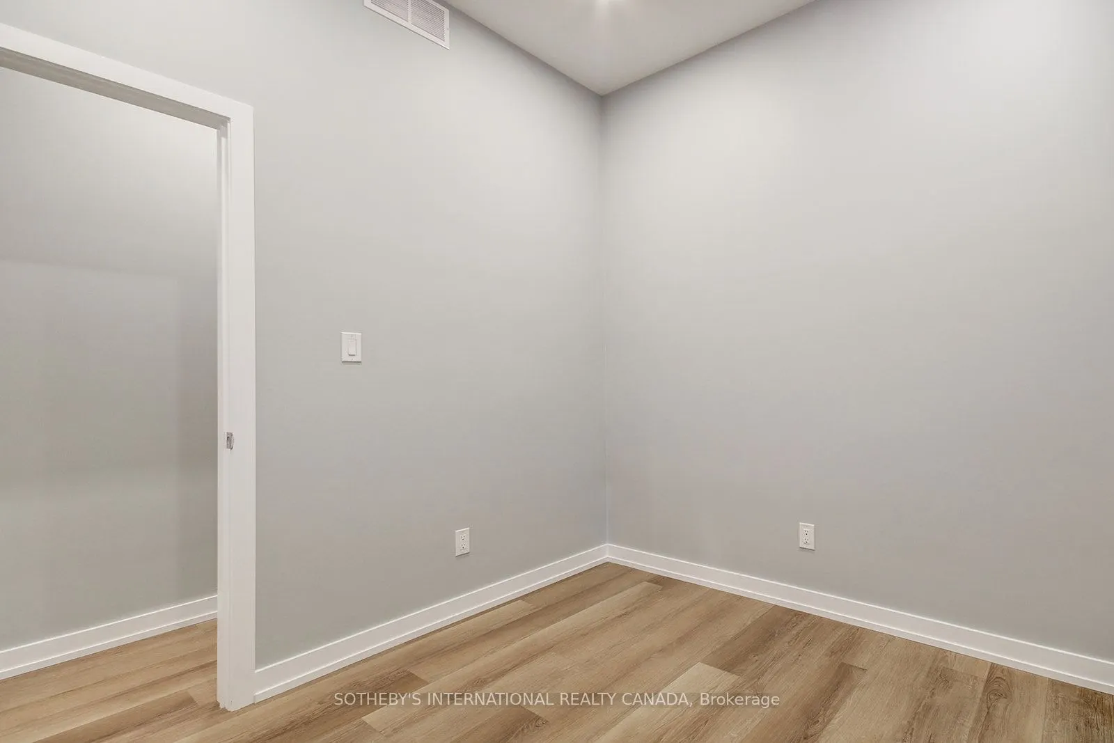 453 Dundas Street W, #2