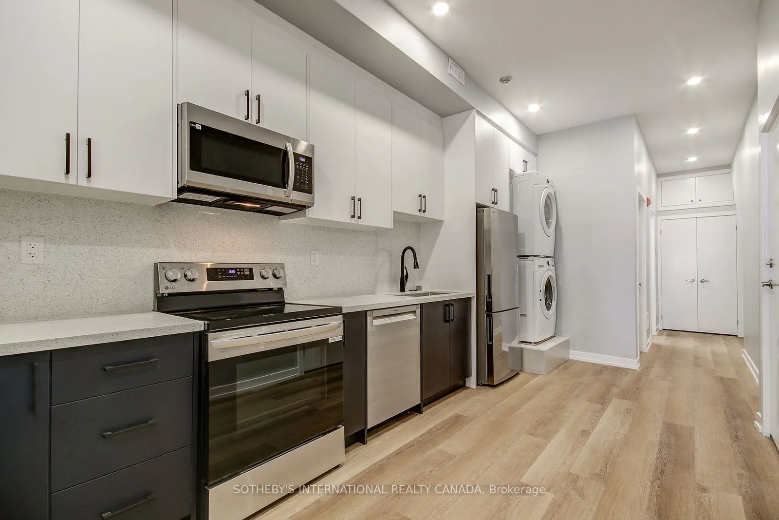 453 Dundas Street W, #2