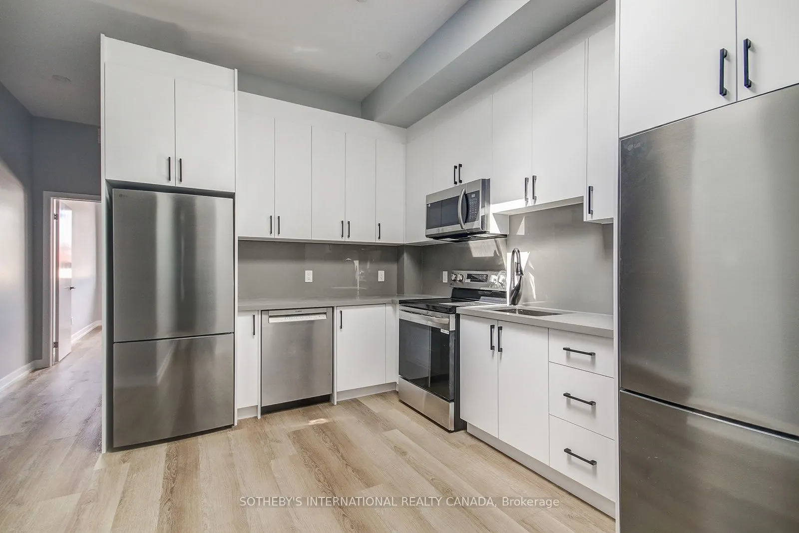 453 Dundas Street W, #3