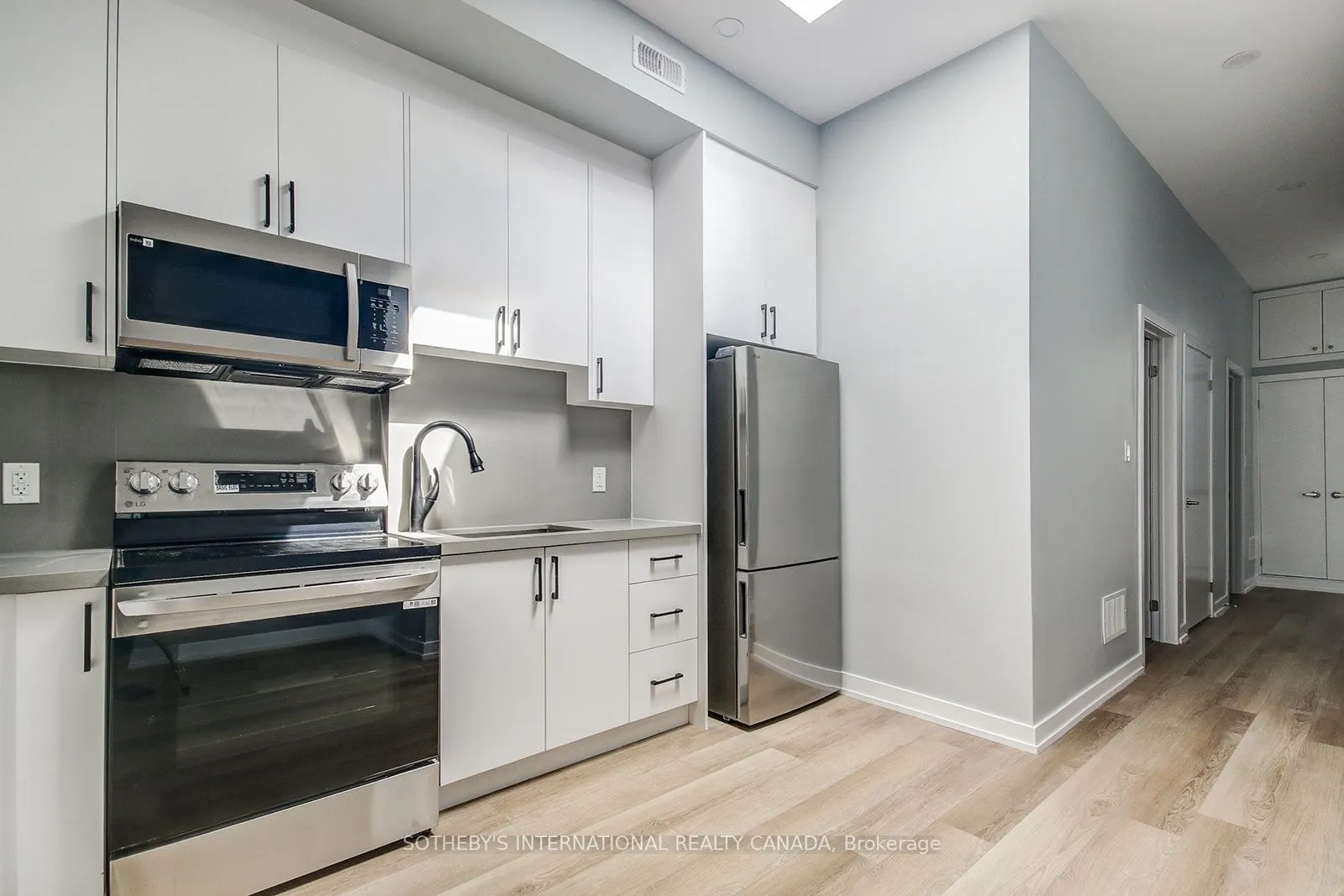 453 Dundas Street W, #3