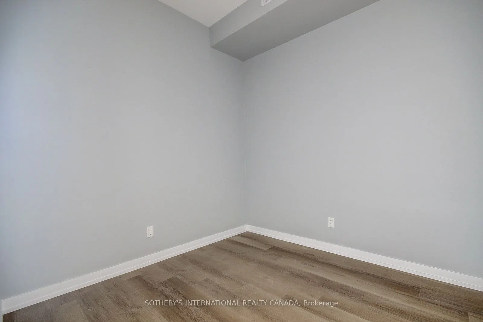 453 Dundas Street W, #3