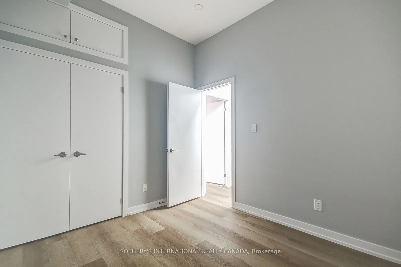 453 Dundas Street W, #3