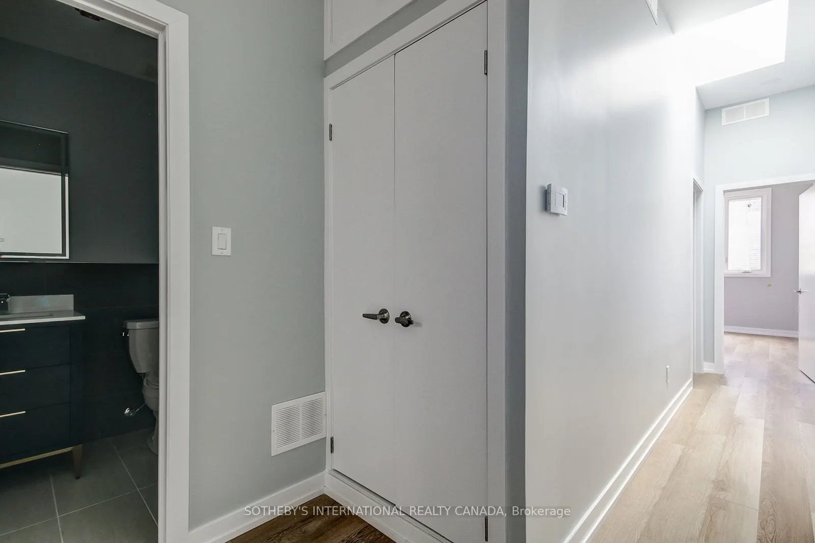 453 Dundas Street W, #3